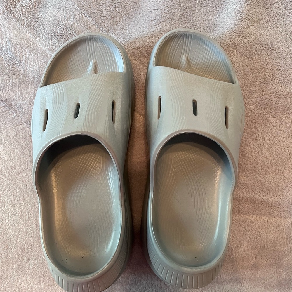 Hoka Ora Recovery Slide